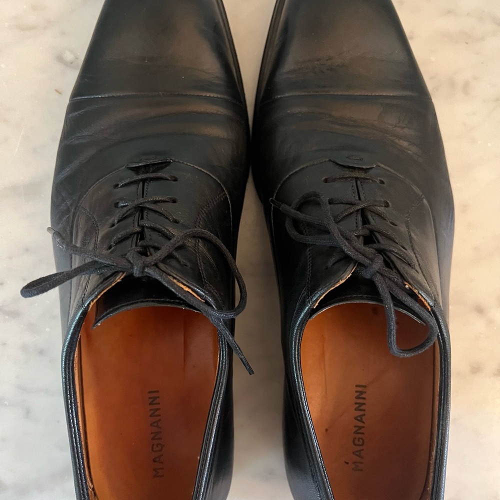 Magnanni Black Oxford Leather Shoes Sleek Design